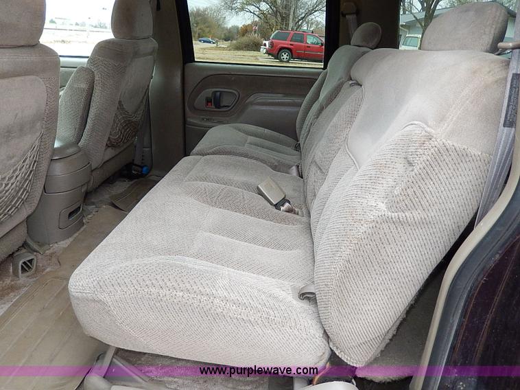 image for item I9444 1996 Chevrolet Suburban 1500 SUV