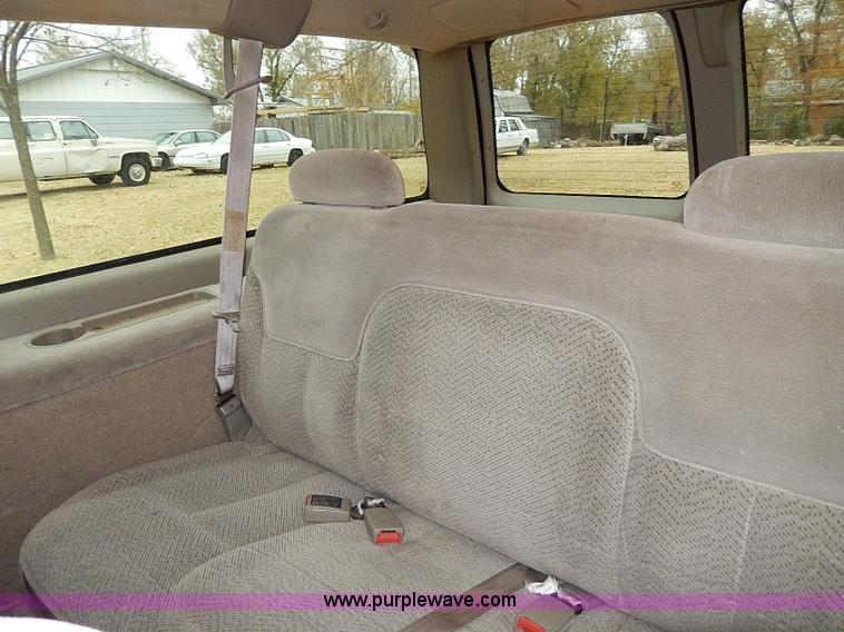 image for item I9444 1996 Chevrolet Suburban 1500 SUV