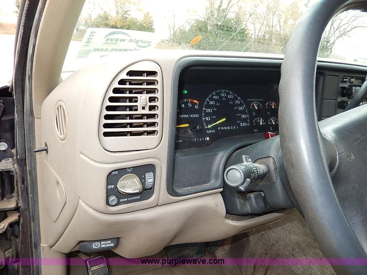 image for item I9444 1996 Chevrolet Suburban 1500 SUV