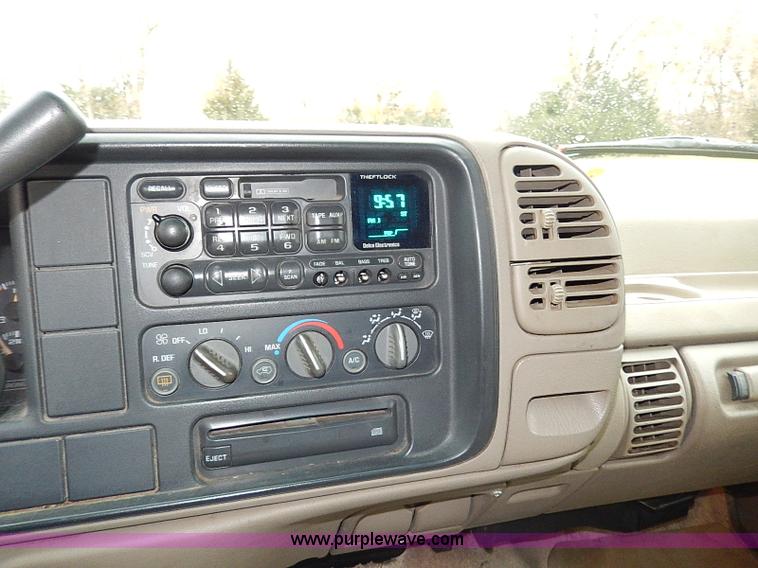 image for item I9444 1996 Chevrolet Suburban 1500 SUV
