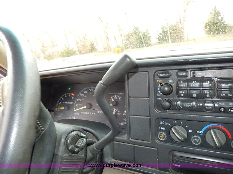 image for item I9444 1996 Chevrolet Suburban 1500 SUV