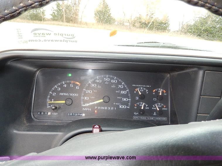 image for item I9444 1996 Chevrolet Suburban 1500 SUV