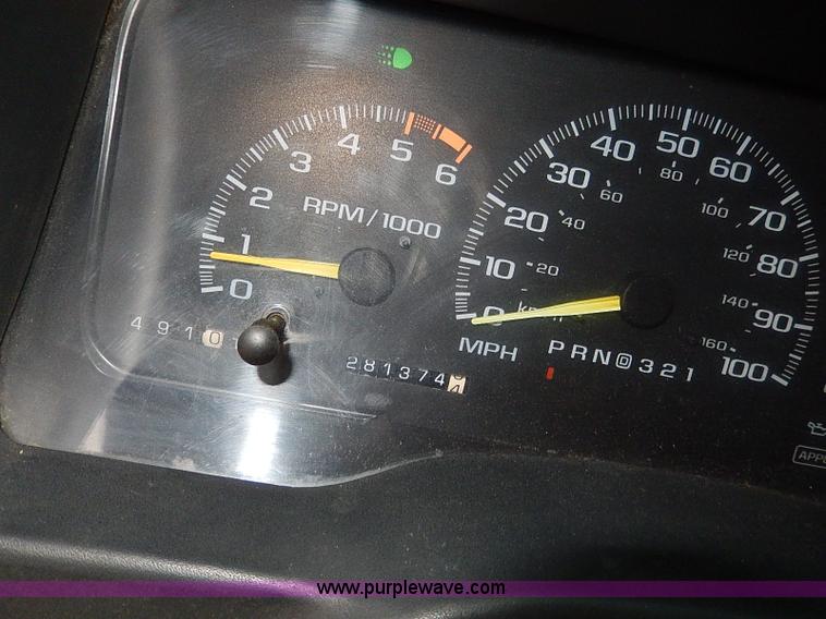 image for item I9444 1996 Chevrolet Suburban 1500 SUV