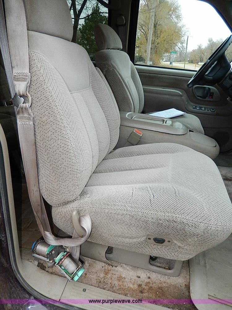 image for item I9444 1996 Chevrolet Suburban 1500 SUV