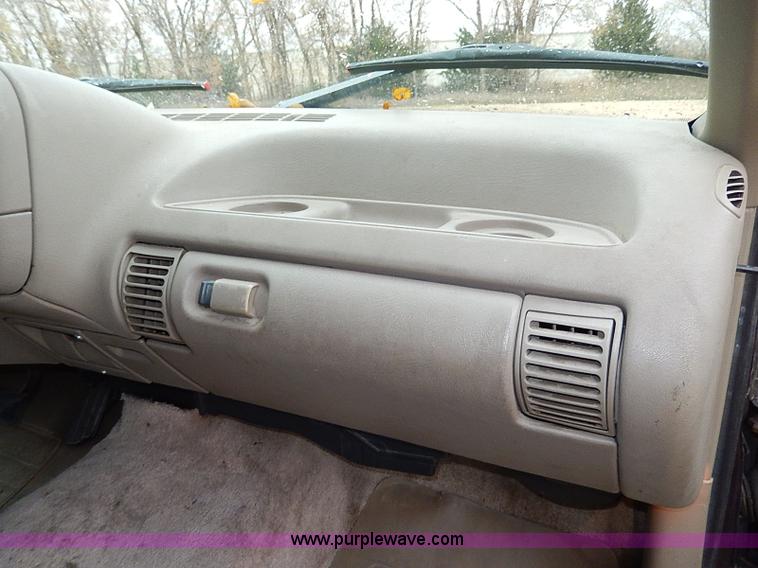 image for item I9444 1996 Chevrolet Suburban 1500 SUV