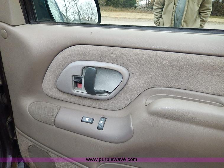 image for item I9444 1996 Chevrolet Suburban 1500 SUV