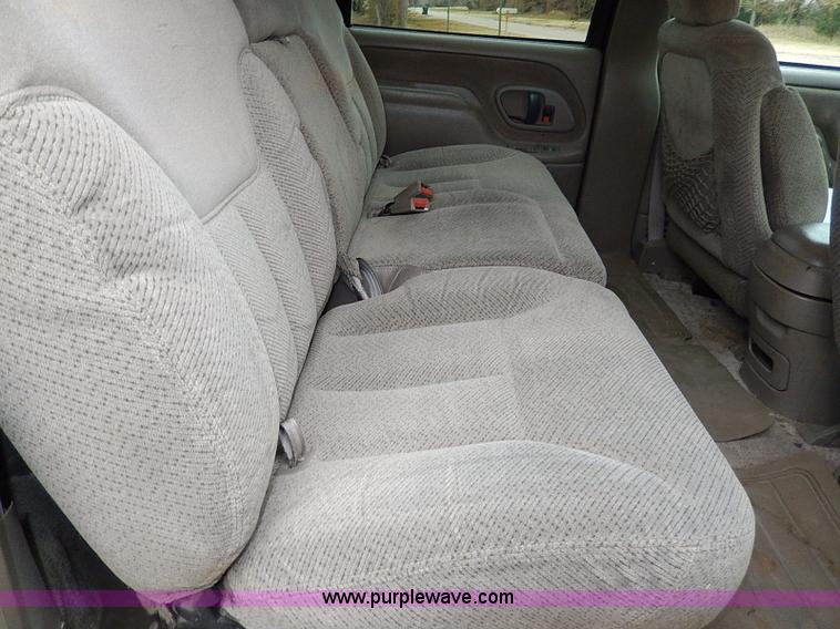 image for item I9444 1996 Chevrolet Suburban 1500 SUV