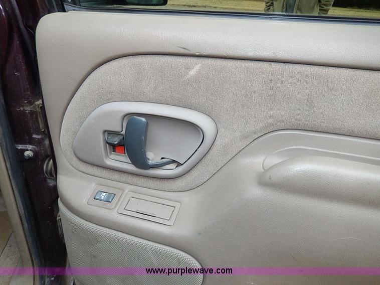 image for item I9444 1996 Chevrolet Suburban 1500 SUV