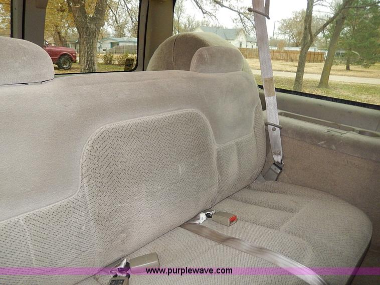 image for item I9444 1996 Chevrolet Suburban 1500 SUV