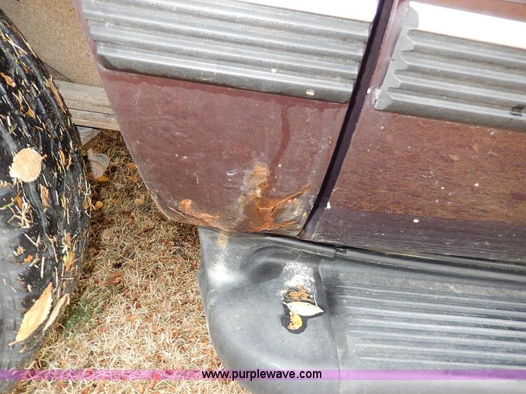 image for item I9444 1996 Chevrolet Suburban 1500 SUV