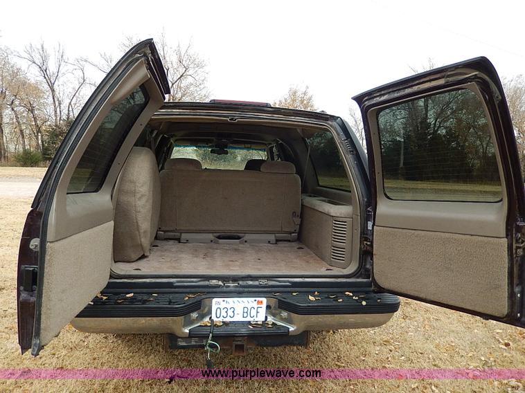 image for item I9444 1996 Chevrolet Suburban 1500 SUV