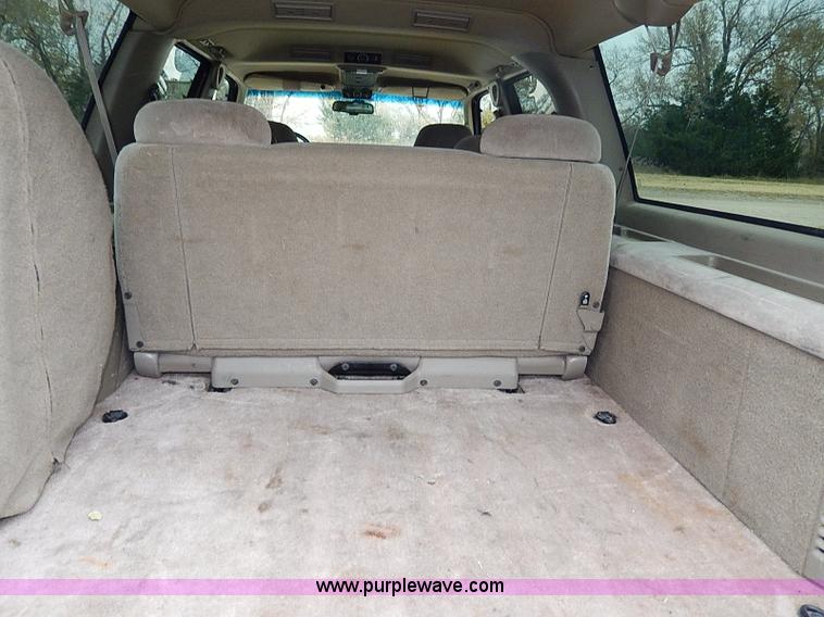 image for item I9444 1996 Chevrolet Suburban 1500 SUV