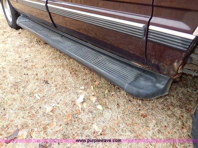 image for item I9444 1996 Chevrolet Suburban 1500 SUV