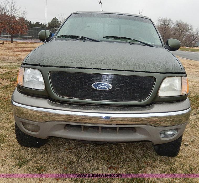 image for item I9445 2001 Ford F150 King Ranch pickup truck