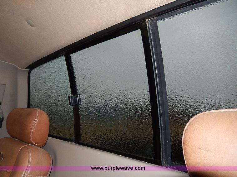 image for item I9445 2001 Ford F150 King Ranch pickup truck