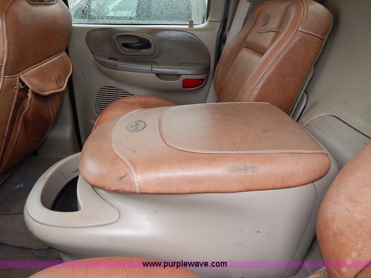 image for item I9445 2001 Ford F150 King Ranch pickup truck