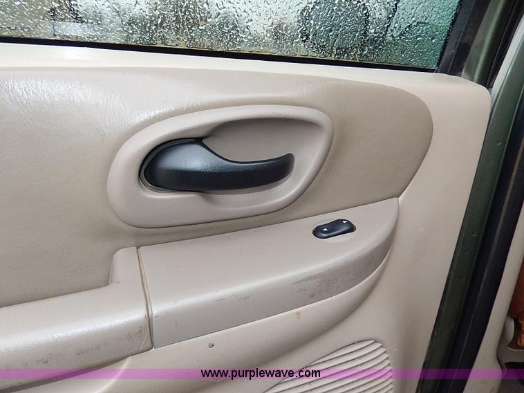 image for item I9445 2001 Ford F150 King Ranch pickup truck