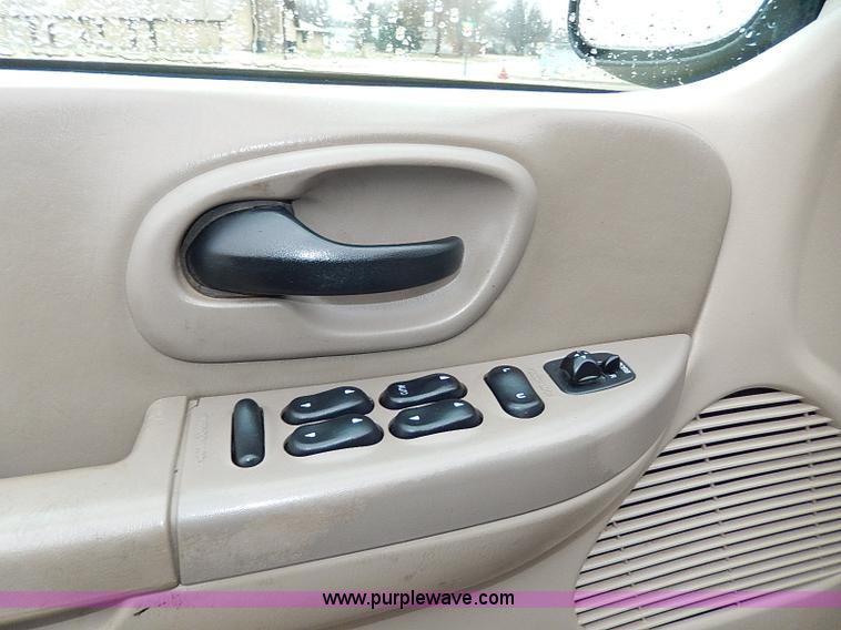 image for item I9445 2001 Ford F150 King Ranch pickup truck