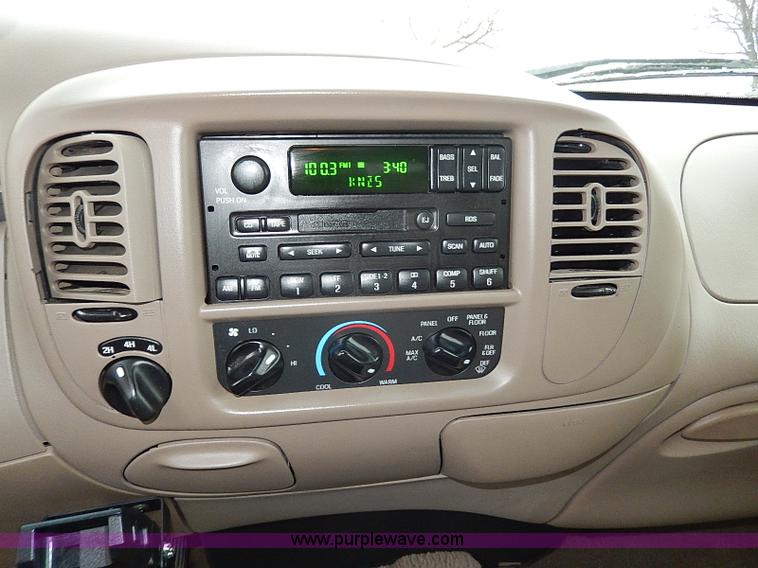 image for item I9445 2001 Ford F150 King Ranch pickup truck