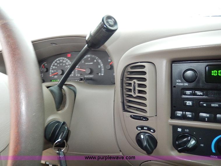 image for item I9445 2001 Ford F150 King Ranch pickup truck