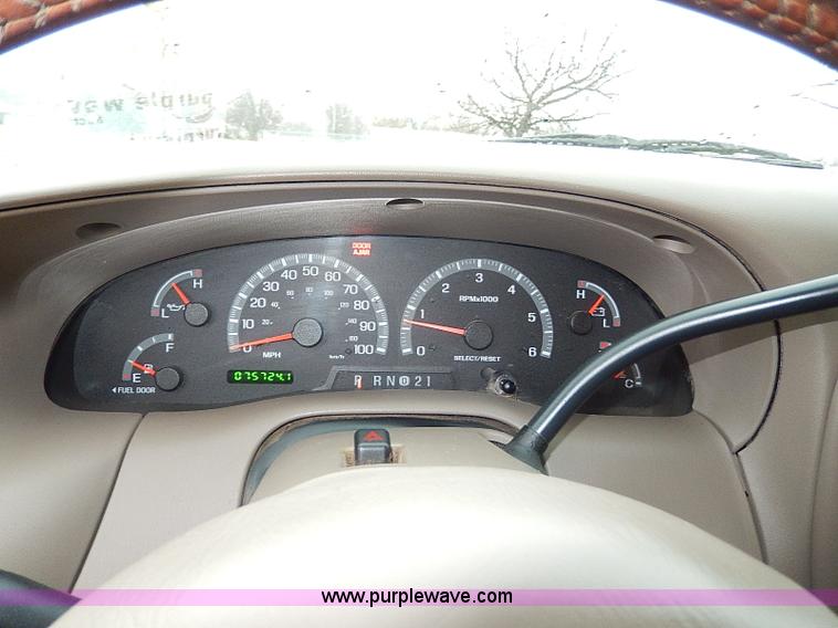 image for item I9445 2001 Ford F150 King Ranch pickup truck