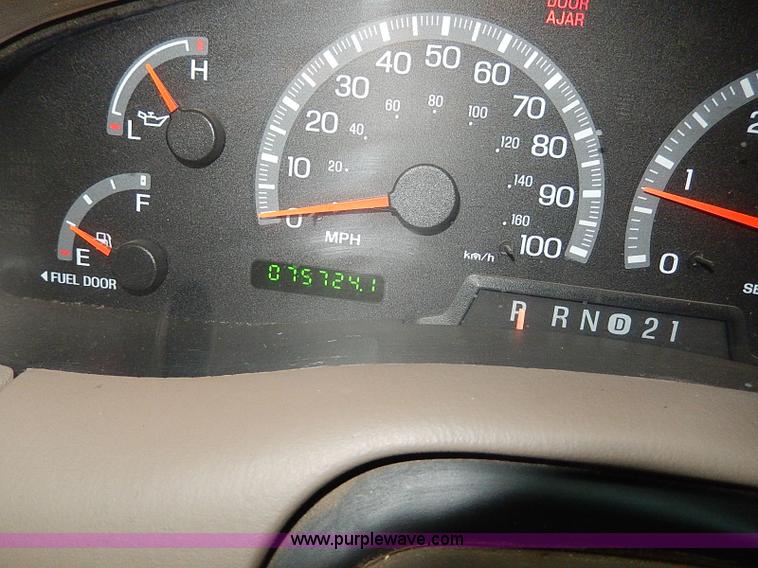 image for item I9445 2001 Ford F150 King Ranch pickup truck