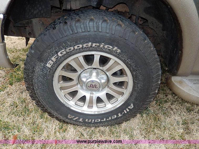 image for item I9445 2001 Ford F150 King Ranch pickup truck