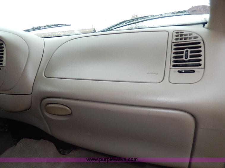 image for item I9445 2001 Ford F150 King Ranch pickup truck