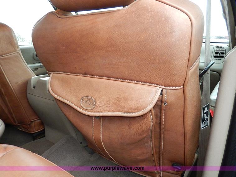 image for item I9445 2001 Ford F150 King Ranch pickup truck