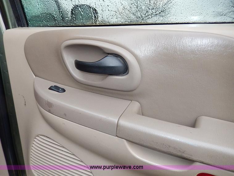 image for item I9445 2001 Ford F150 King Ranch pickup truck