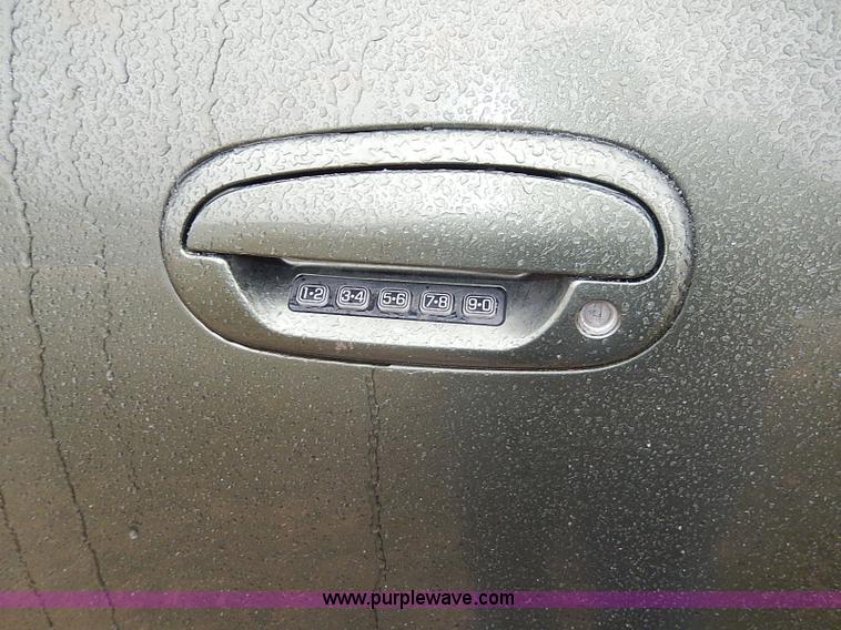 image for item I9445 2001 Ford F150 King Ranch pickup truck