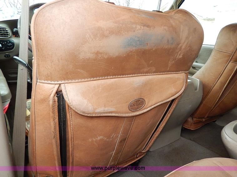 image for item I9446 2002 Ford F150 King Ranch pickup truck