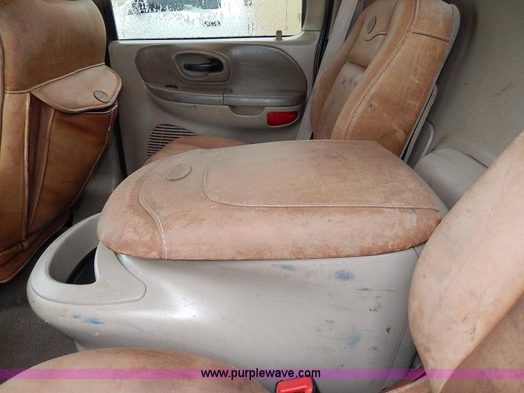 image for item I9446 2002 Ford F150 King Ranch pickup truck