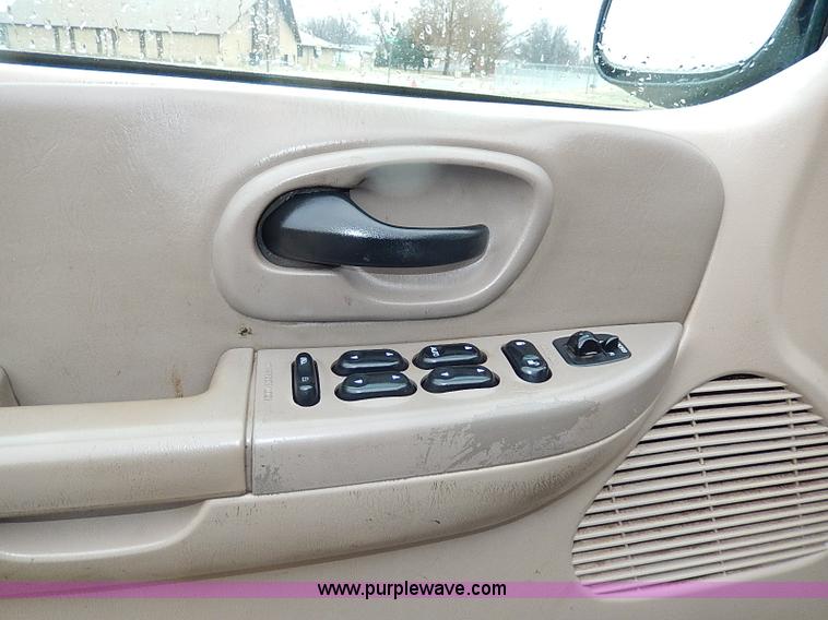 image for item I9446 2002 Ford F150 King Ranch pickup truck