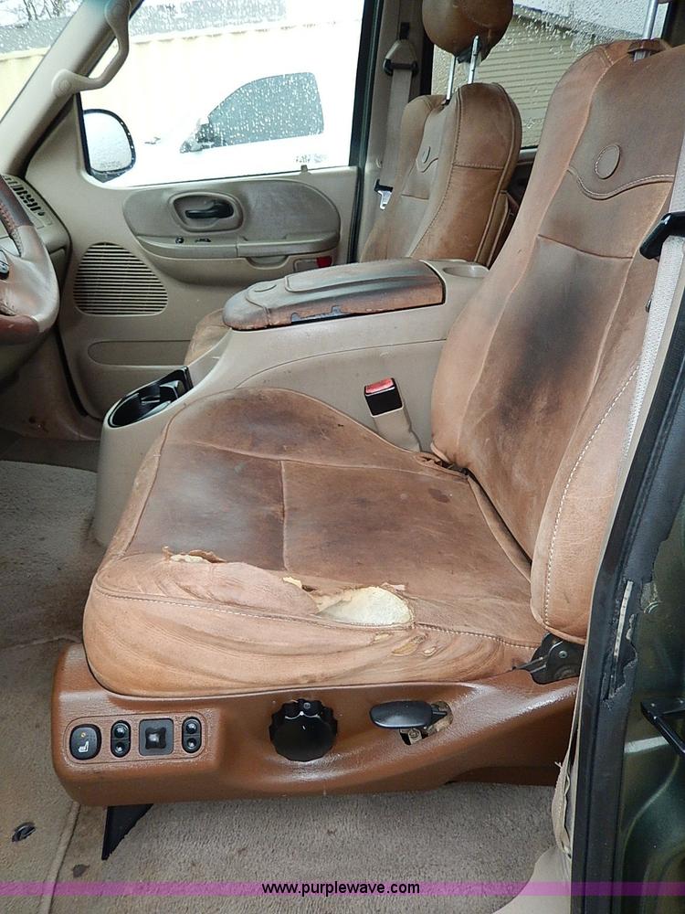 image for item I9446 2002 Ford F150 King Ranch pickup truck