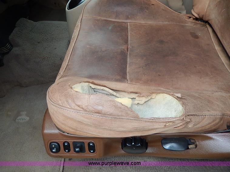 image for item I9446 2002 Ford F150 King Ranch pickup truck