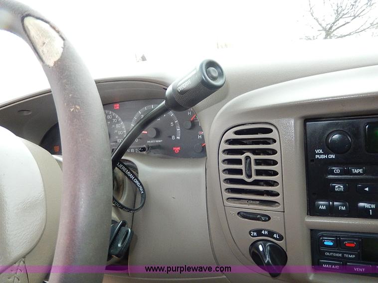 image for item I9446 2002 Ford F150 King Ranch pickup truck