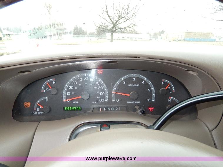 image for item I9446 2002 Ford F150 King Ranch pickup truck