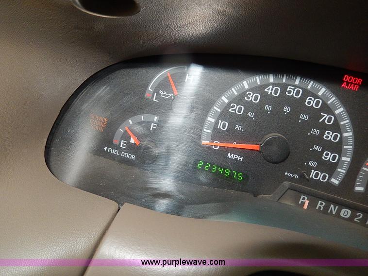 image for item I9446 2002 Ford F150 King Ranch pickup truck