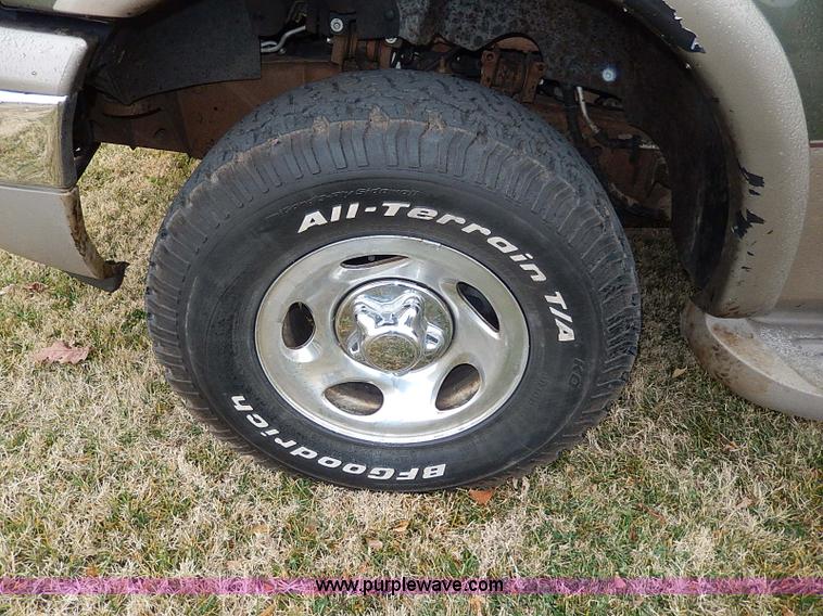 image for item I9446 2002 Ford F150 King Ranch pickup truck