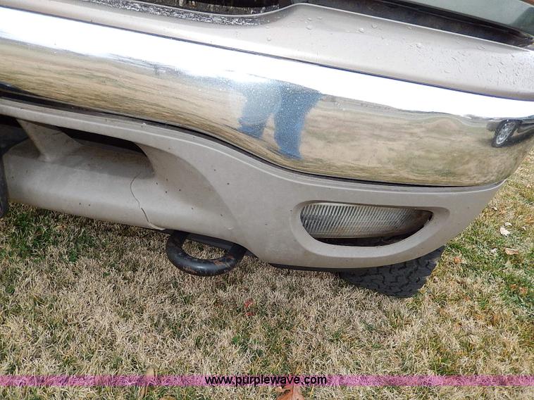 image for item I9446 2002 Ford F150 King Ranch pickup truck