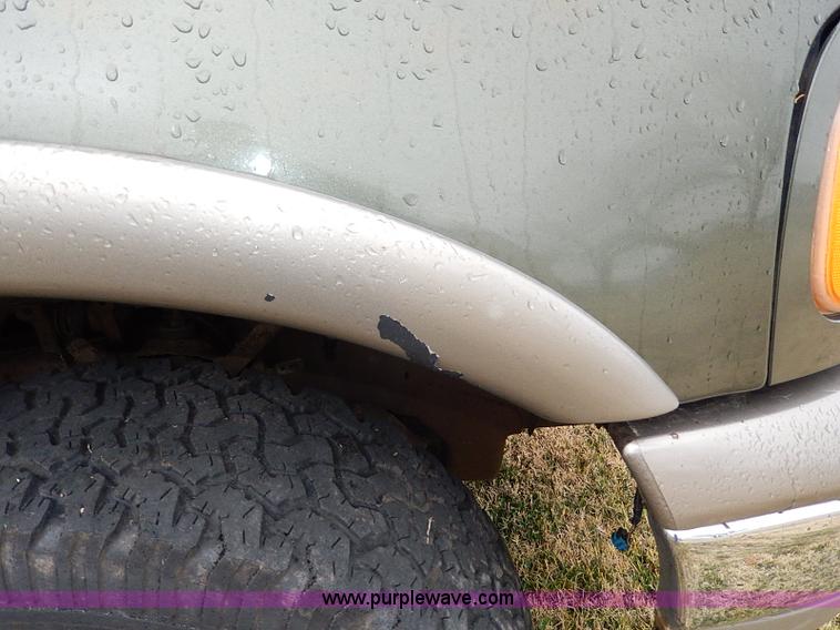 image for item I9446 2002 Ford F150 King Ranch pickup truck