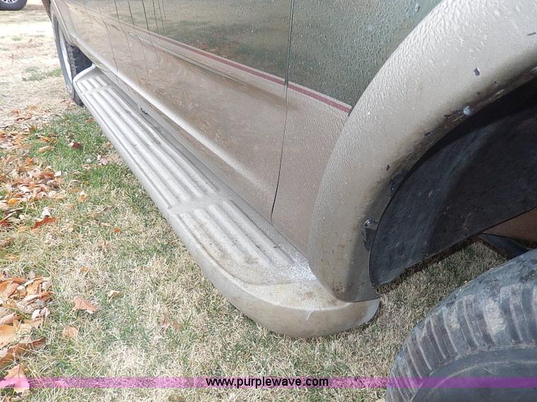 image for item I9446 2002 Ford F150 King Ranch pickup truck