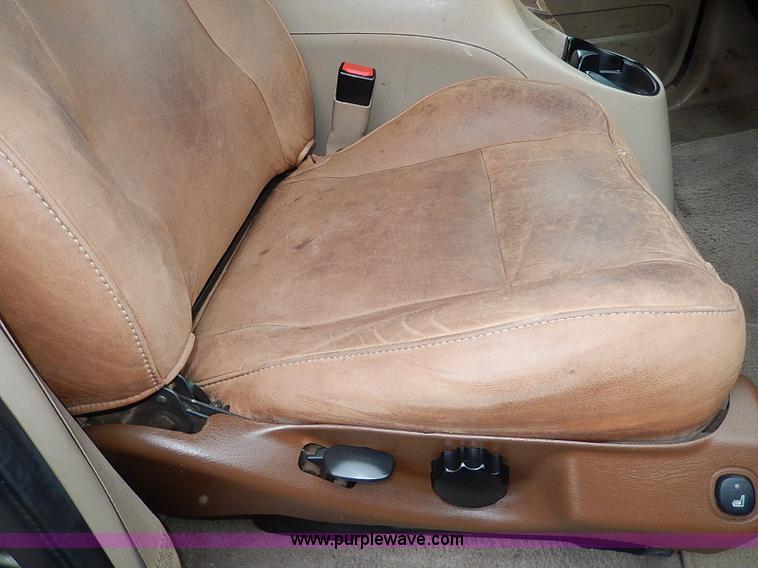 image for item I9446 2002 Ford F150 King Ranch pickup truck