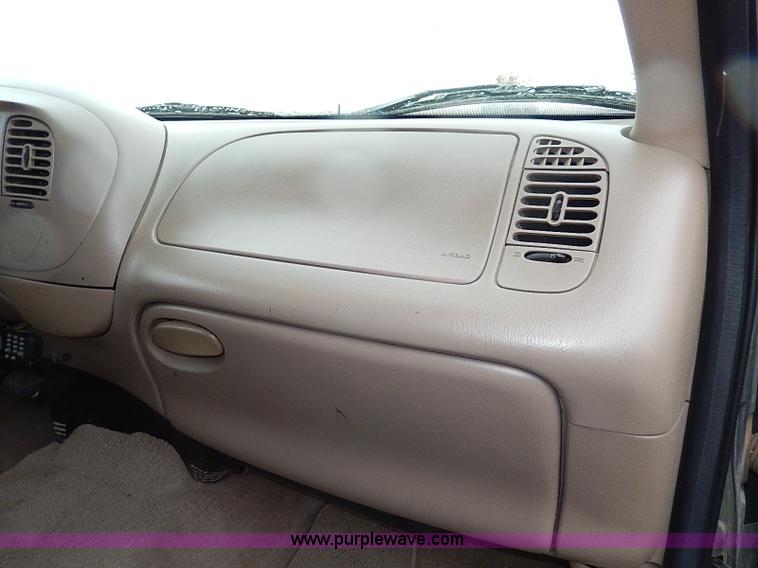 image for item I9446 2002 Ford F150 King Ranch pickup truck