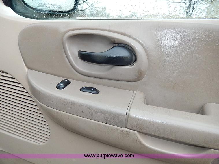 image for item I9446 2002 Ford F150 King Ranch pickup truck