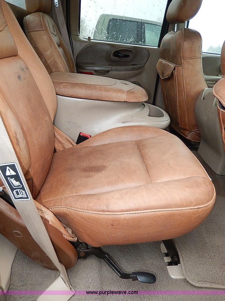 image for item I9446 2002 Ford F150 King Ranch pickup truck