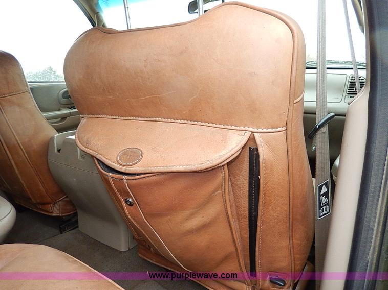 image for item I9446 2002 Ford F150 King Ranch pickup truck