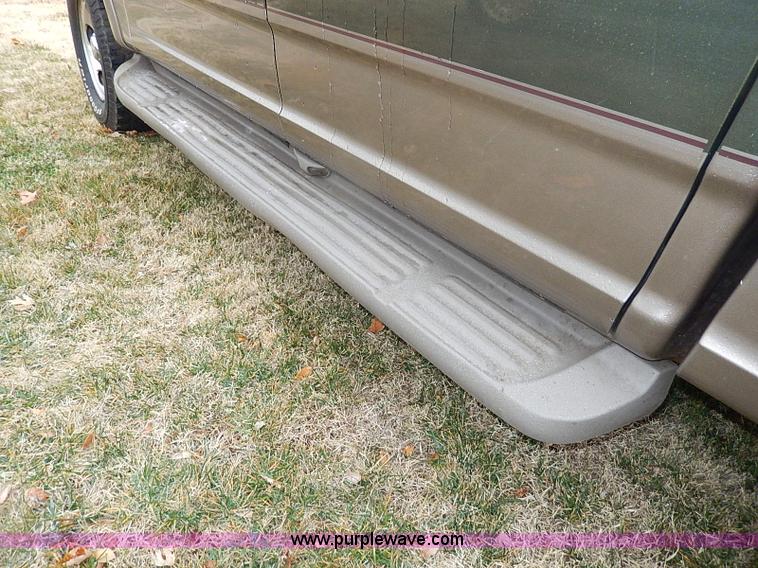 image for item I9446 2002 Ford F150 King Ranch pickup truck