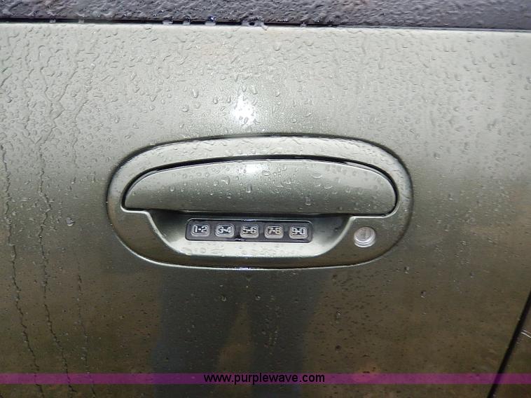 image for item I9446 2002 Ford F150 King Ranch pickup truck